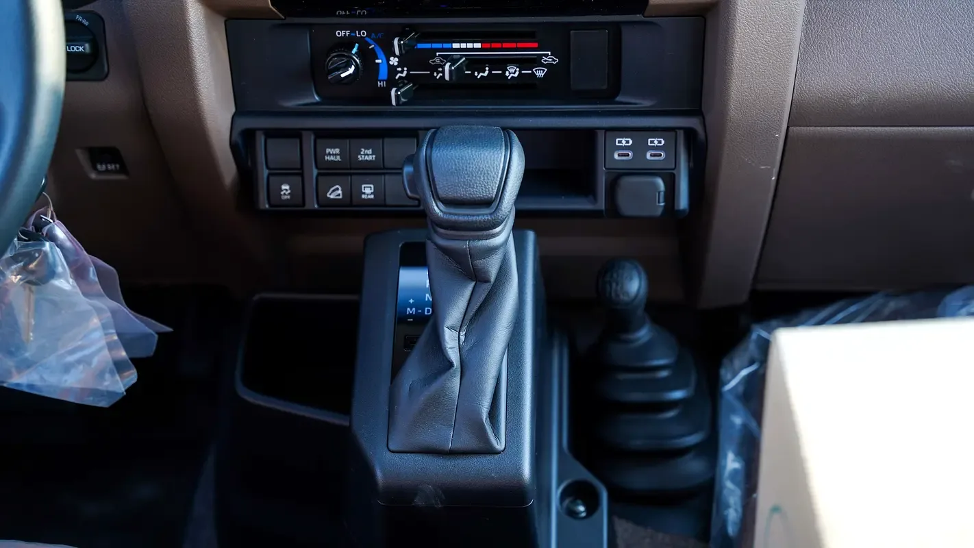 Toyota Land Cruiser 4.0 AT AWD (228 hp) - 16