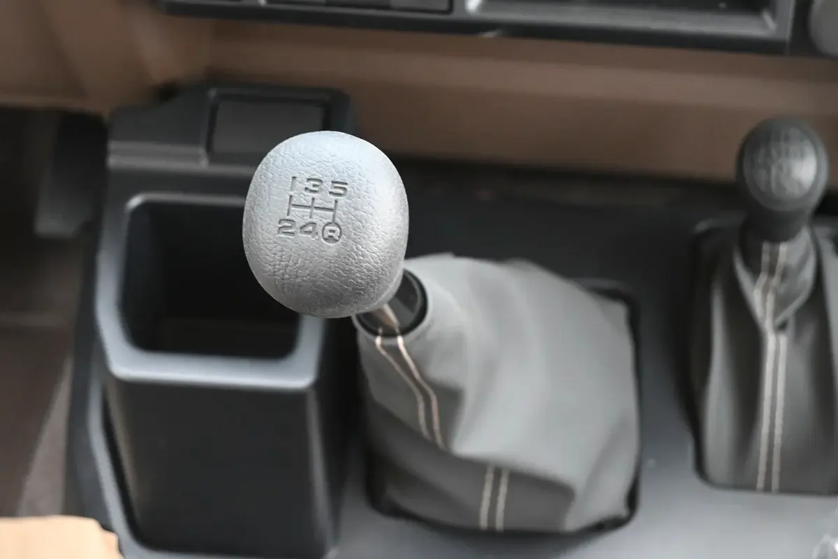 Toyota Land Cruiser 4.5 MT 4WD (205 حصان) - 13
