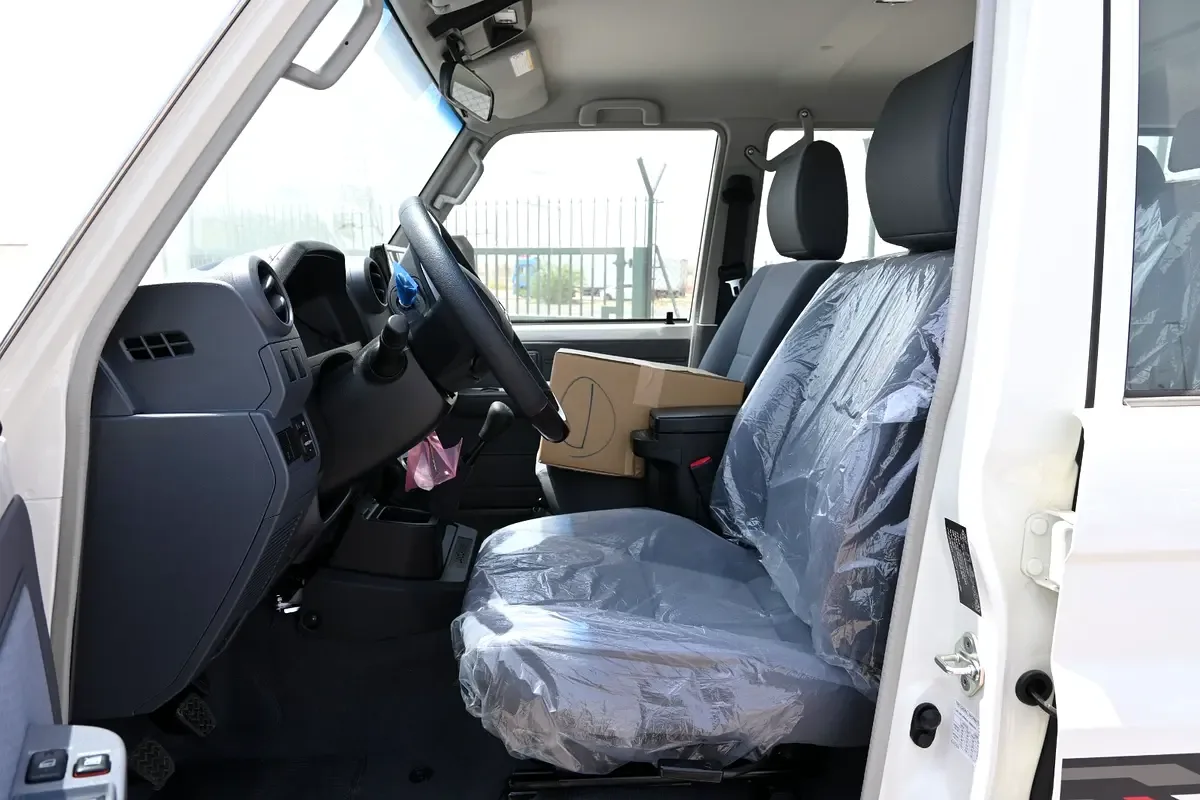Toyota Land Cruiser 4.5 MT 4WD (205 حصان) - 10