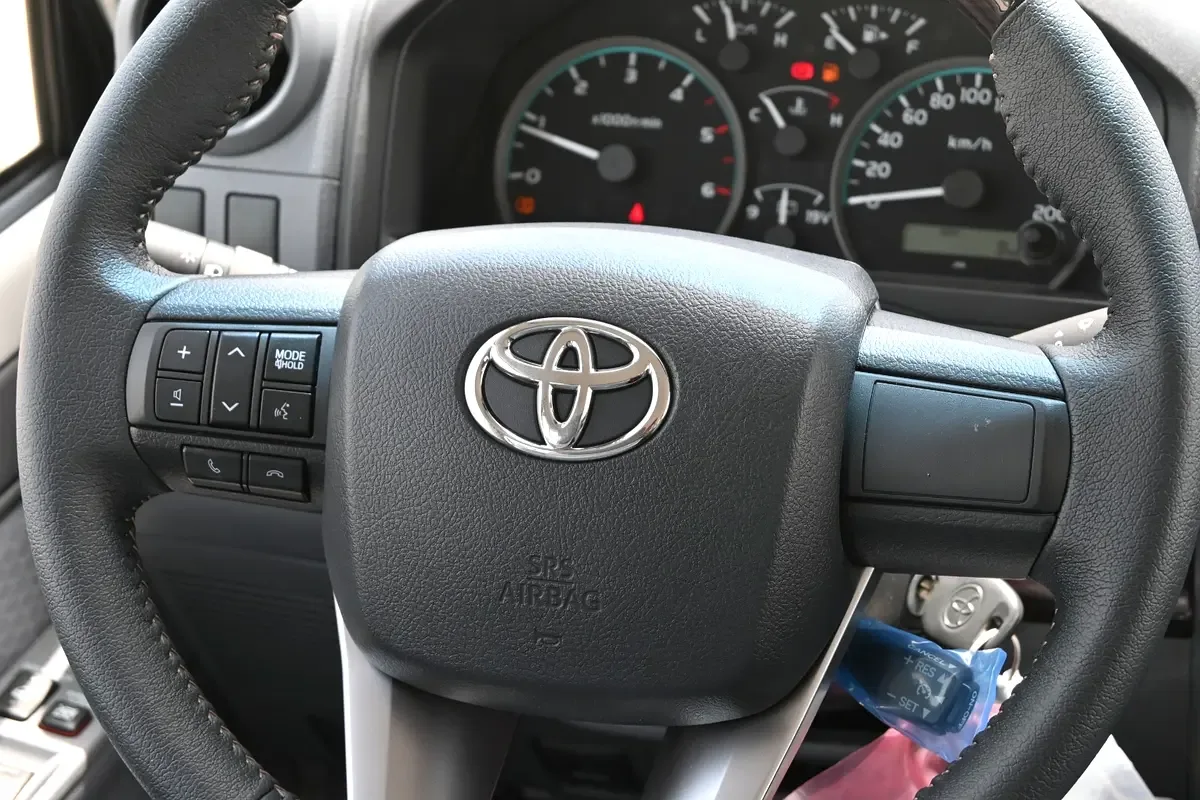 Toyota Land Cruiser 4.5 MT 4WD (205 حصان) - 11