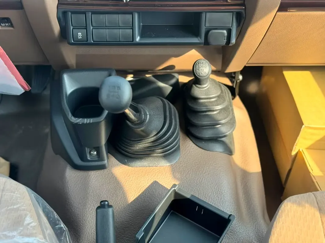 Toyota Land Cruiser 4.5 MT 4WD (205 hp) - 12