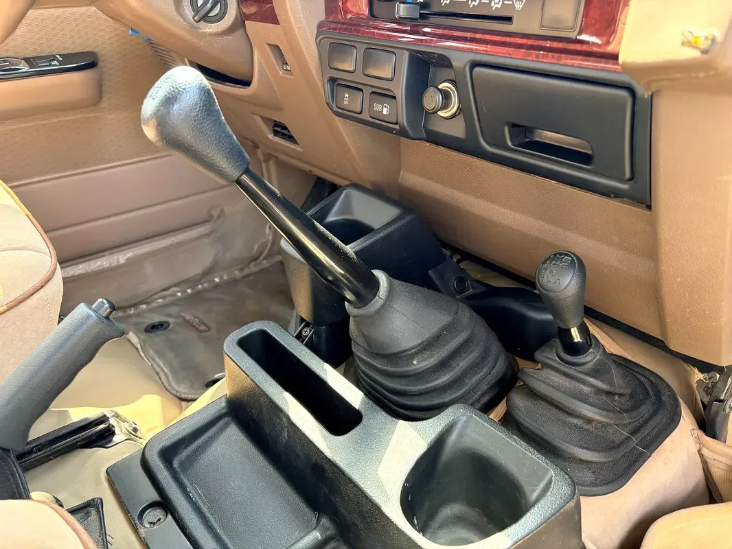Toyota Land Cruiser 4.5 MT 4WD (205 hp) - 11