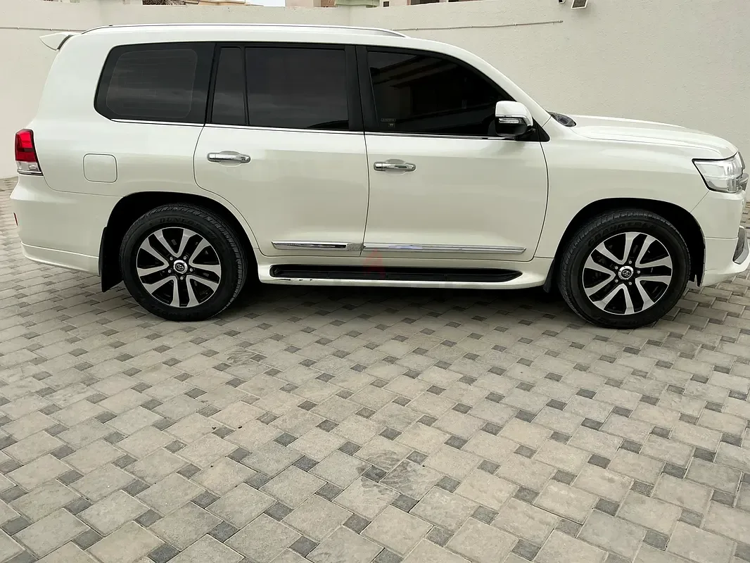 Toyota Land Cruiser 4.6 AT (309 حصان) - 4