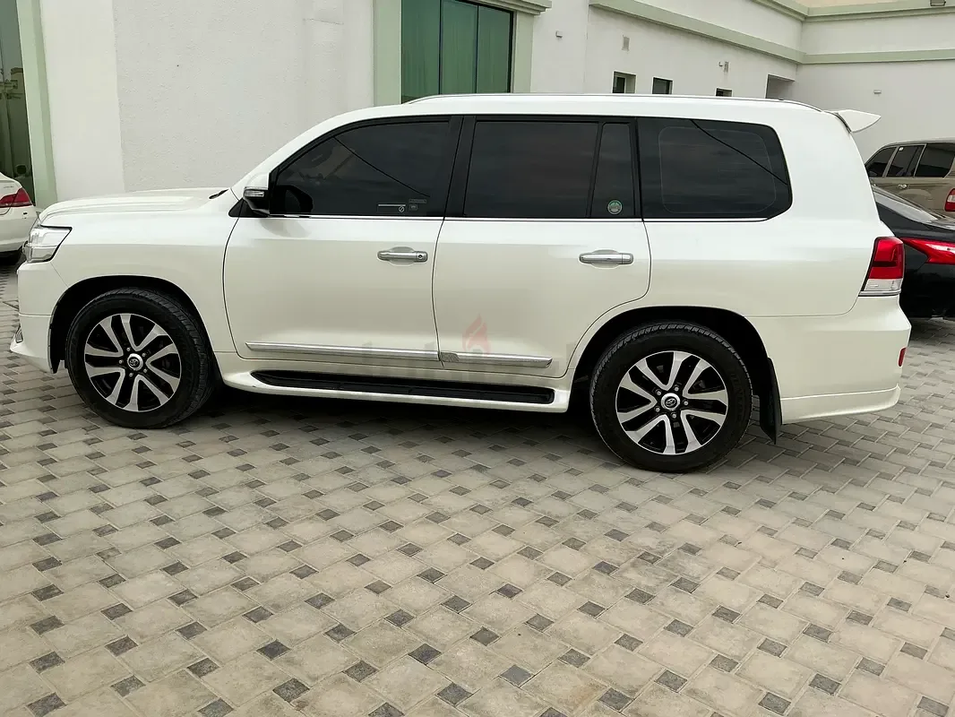 Toyota Land Cruiser 4.6 AT (309 حصان) - 2