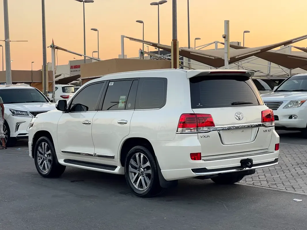 Toyota Land Cruiser 4.6 AT (309 حصان) - 4