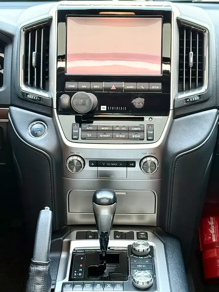 Toyota Land Cruiser 4.6 AT (309 hp) - 19