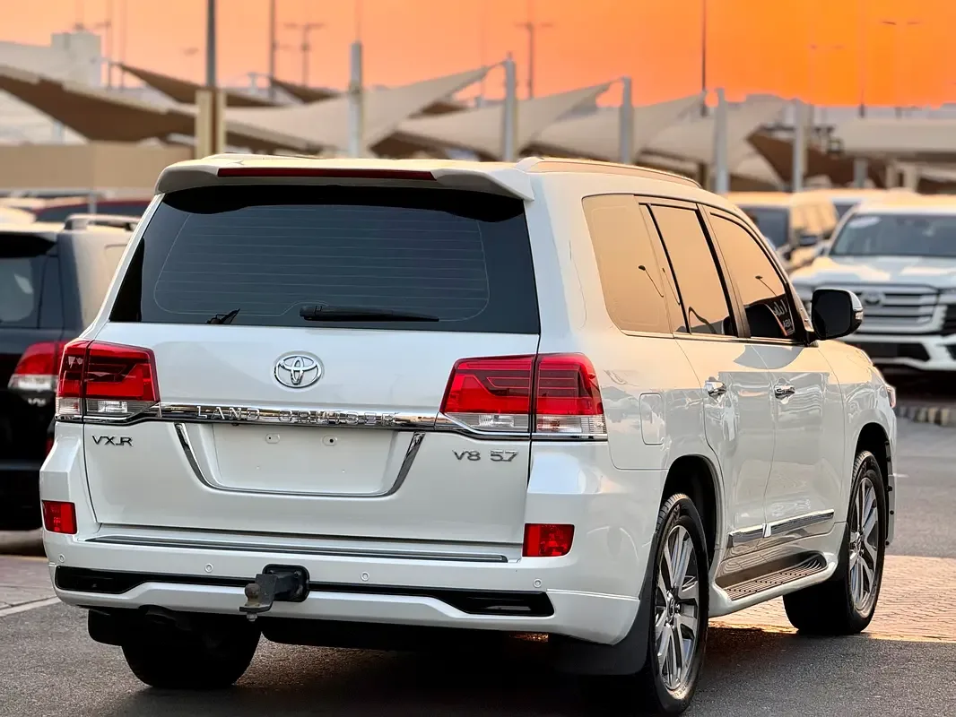 Toyota Land Cruiser 4.6 AT (309 حصان) - 4
