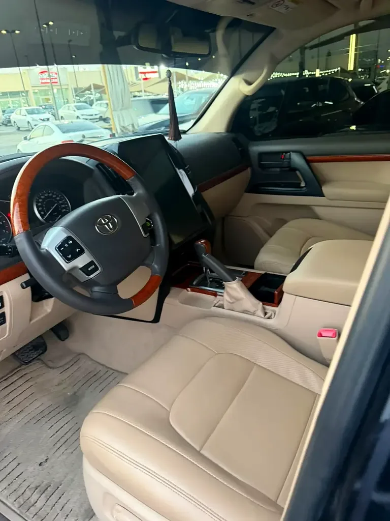 Toyota Land Cruiser 4.6 AT 4WD (5 مقاعد) (309 حصان) - 8