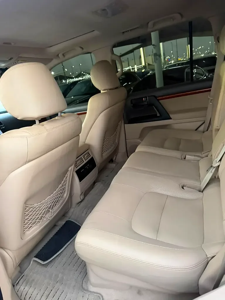 Toyota Land Cruiser 4.6 AT 4WD (5 مقاعد) (309 حصان) - 11