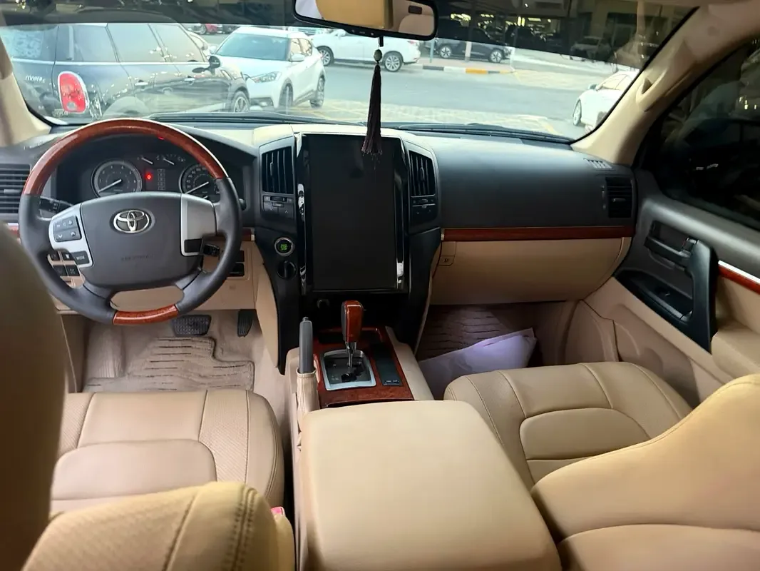 Toyota Land Cruiser 4.6 AT 4WD (5 مقاعد) (309 حصان) - 12