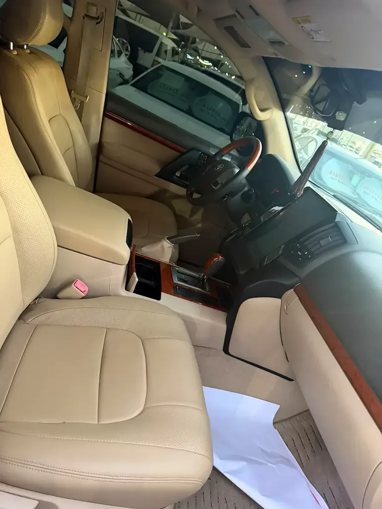 Toyota Land Cruiser 4.6 AT 4WD (5 مقاعد) (309 حصان) - 10