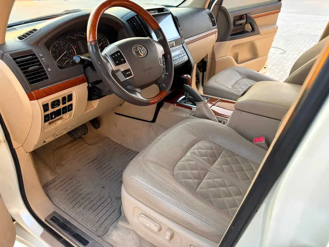 Toyota Land Cruiser 4.6 AT 4WD (5 مقاعد) (309 حصان) - 6