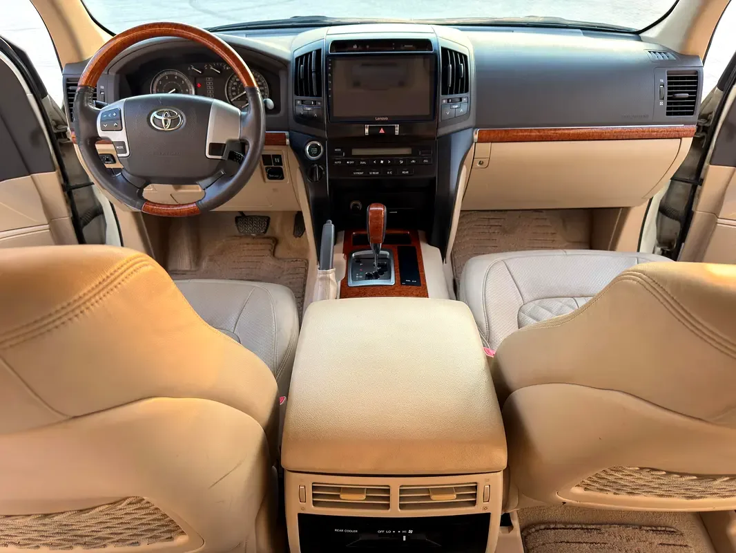 Toyota Land Cruiser 4.6 AT 4WD (5 مقاعد) (309 حصان) - 7