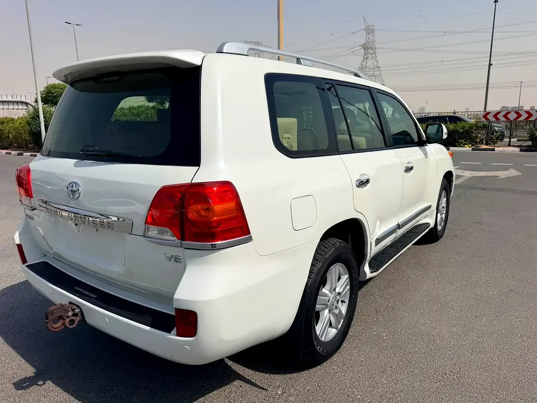 Toyota Land Cruiser 4.6 AT 4WD (5 مقاعد) (309 حصان) - 6