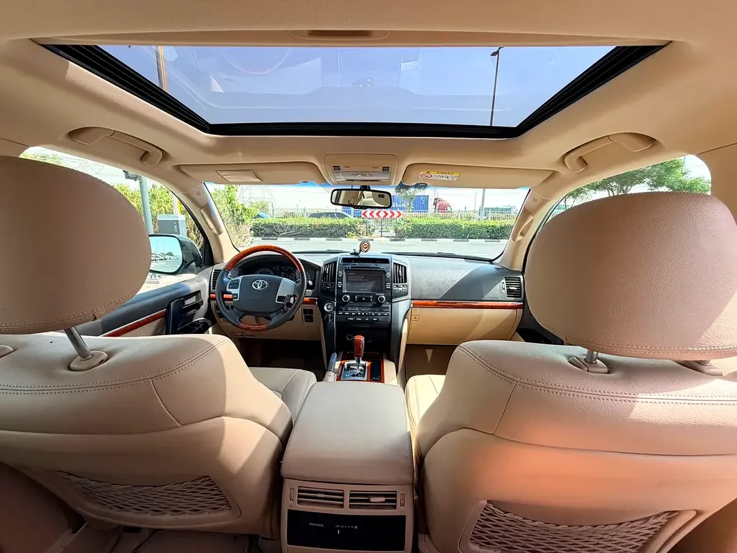 Toyota Land Cruiser 4.6 AT 4WD (5 مقاعد) (309 حصان) - 10
