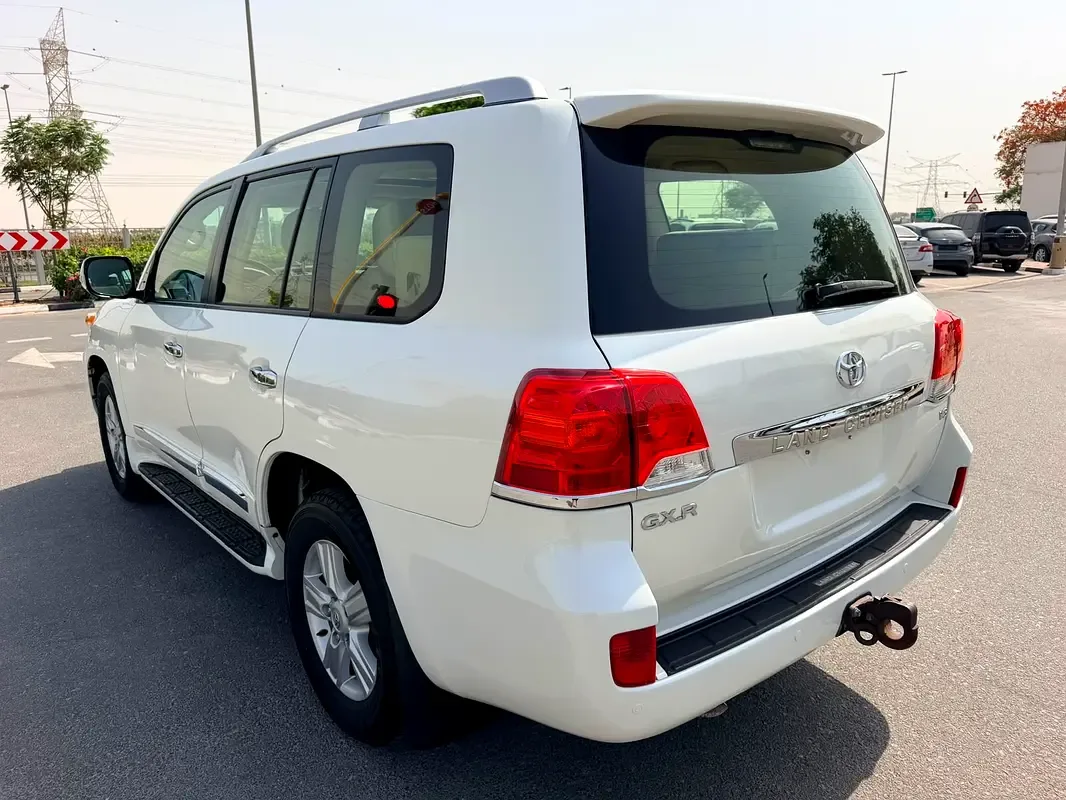Toyota Land Cruiser 4.6 AT 4WD (5 مقاعد) (309 حصان) - 8