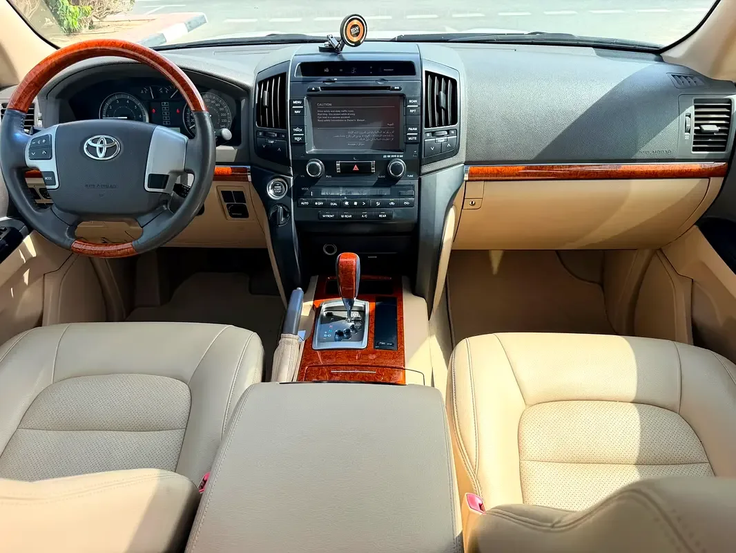 Toyota Land Cruiser 4.6 AT 4WD (5 مقاعد) (309 حصان) - 12