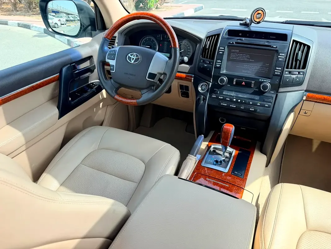 Toyota Land Cruiser 4.6 AT 4WD (5 مقاعد) (309 حصان) - 13