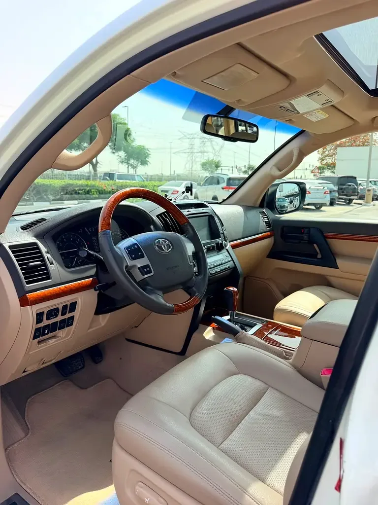 Toyota Land Cruiser 4.6 AT 4WD (5 مقاعد) (309 حصان) - 15