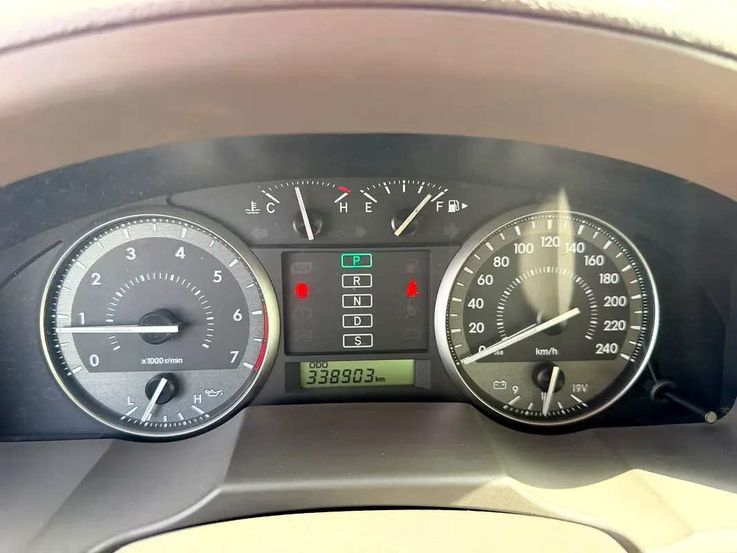 Toyota Land Cruiser 4.6 AT 4WD (5 مقاعد) (309 حصان) - 16