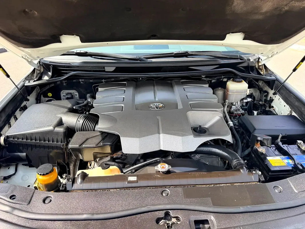 Toyota Land Cruiser 4.6 AT 4WD (5 مقاعد) (309 حصان) - 19