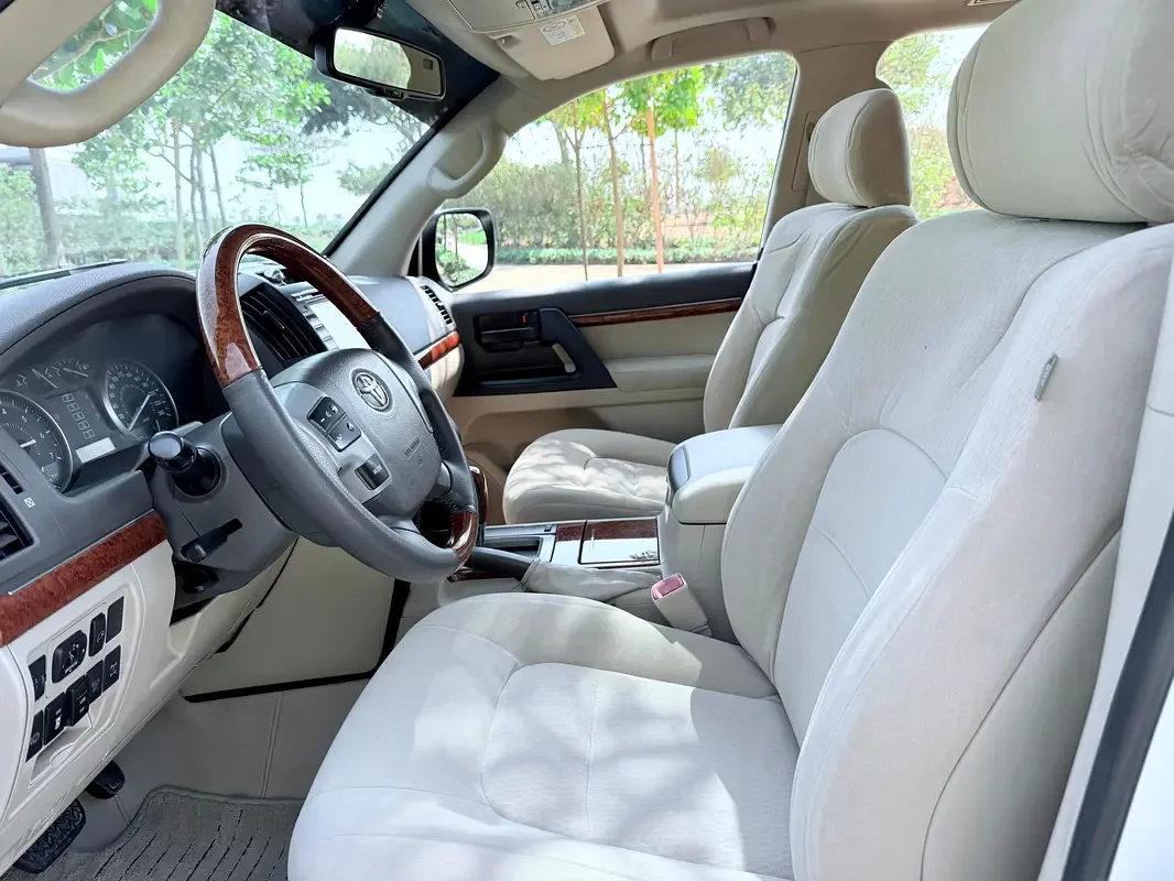 Toyota Land Cruiser 4.6 AT 4WD (7 places) (309 hp) - 10