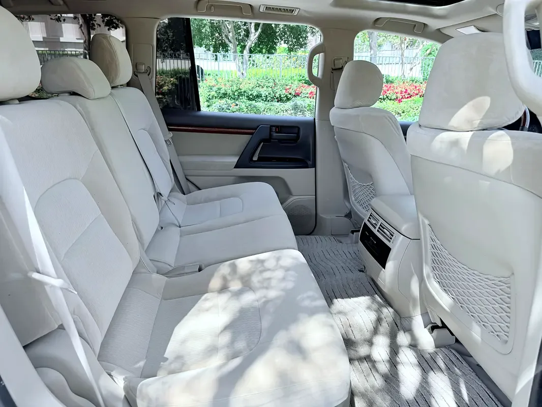 Toyota Land Cruiser 4.6 AT 4WD (7 places) (309 hp) - 12