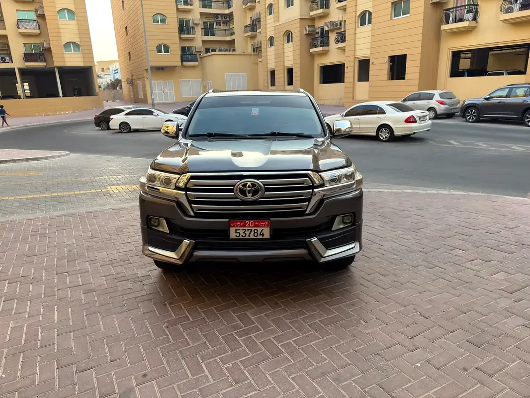 Toyota Land Cruiser 4.6 AT 4WD (7 مقاعد) (309 حصان) - 2