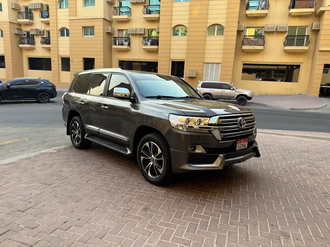 Toyota Land Cruiser 4.6 AT 4WD (7 مقاعد) (309 حصان) - 3