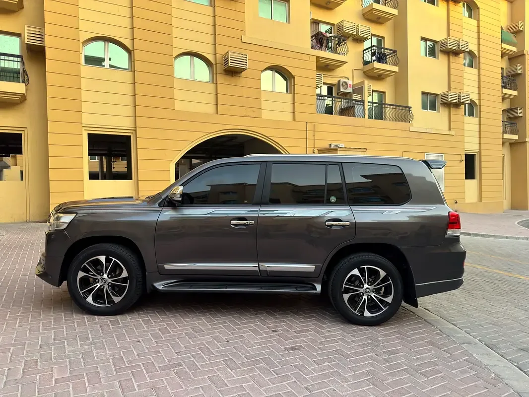 Toyota Land Cruiser 4.6 AT 4WD (7 مقاعد) (309 حصان) - 4
