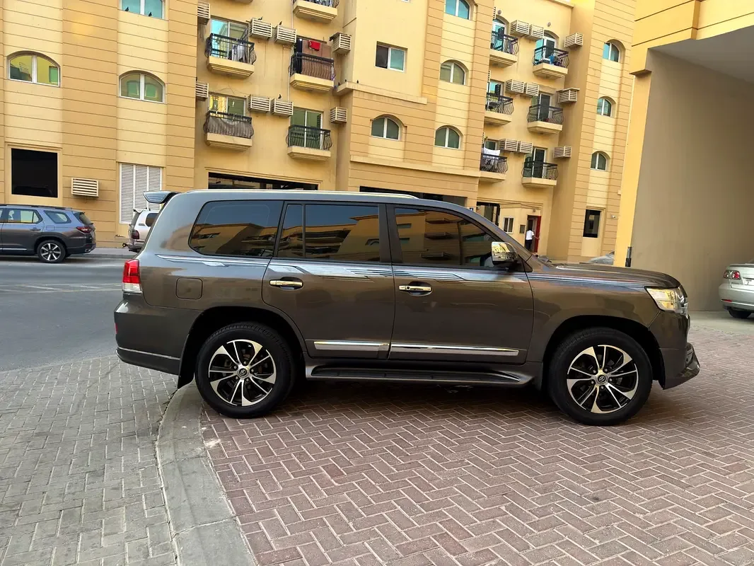 Toyota Land Cruiser 4.6 AT 4WD (7 مقاعد) (309 حصان) - 5