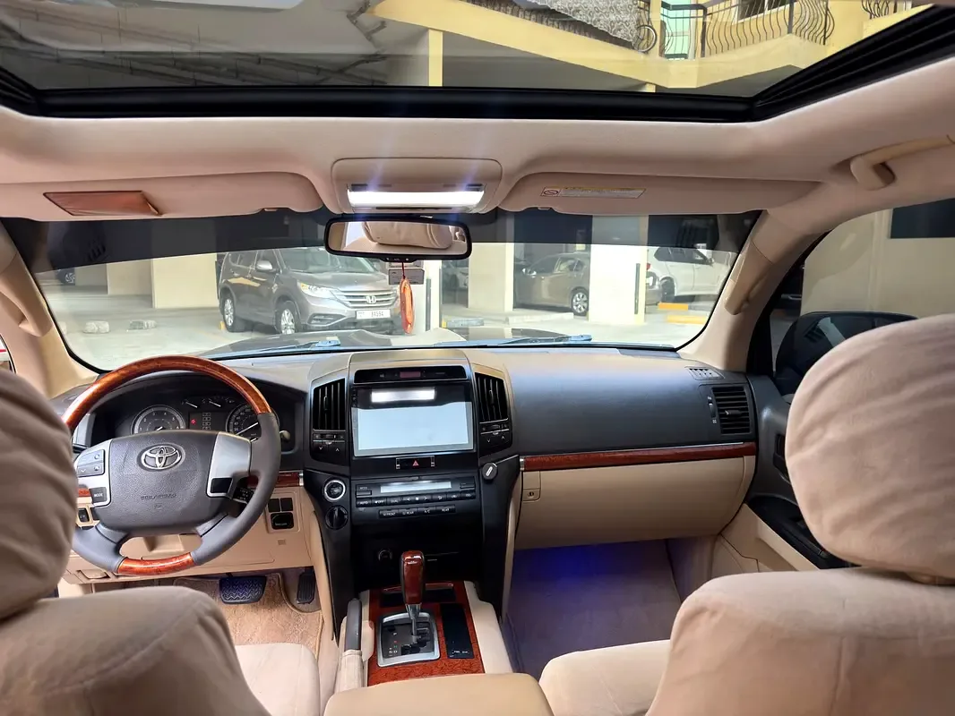 Toyota Land Cruiser 4.6 AT 4WD (7 مقاعد) (309 حصان) - 9