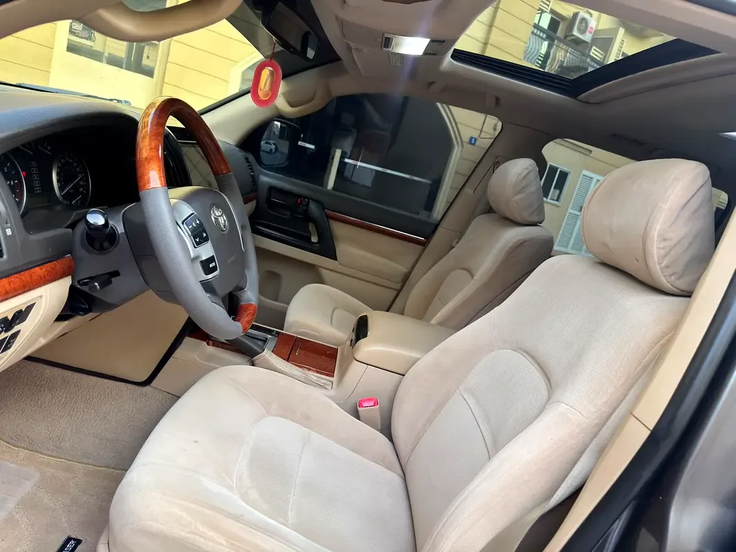 Toyota Land Cruiser 4.6 AT 4WD (7 مقاعد) (309 حصان) - 10
