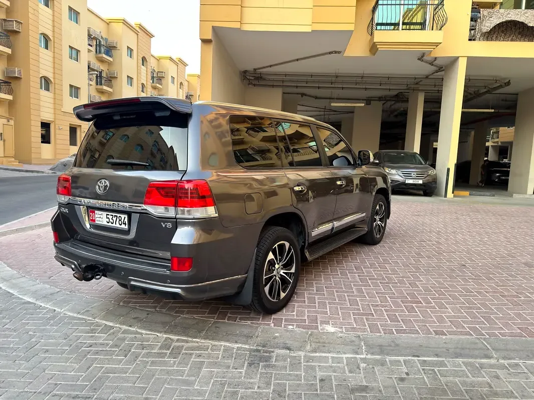 Toyota Land Cruiser 4.6 AT 4WD (7 مقاعد) (309 حصان) - 8