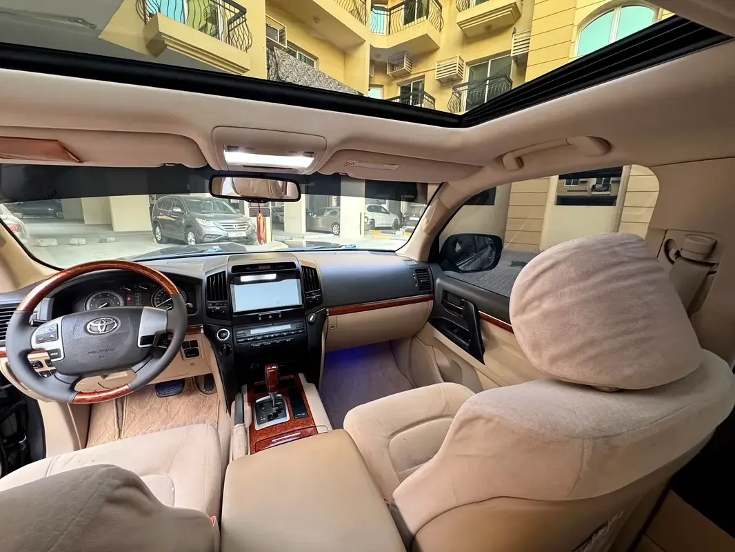 Toyota Land Cruiser 4.6 AT 4WD (7 مقاعد) (309 حصان) - 12