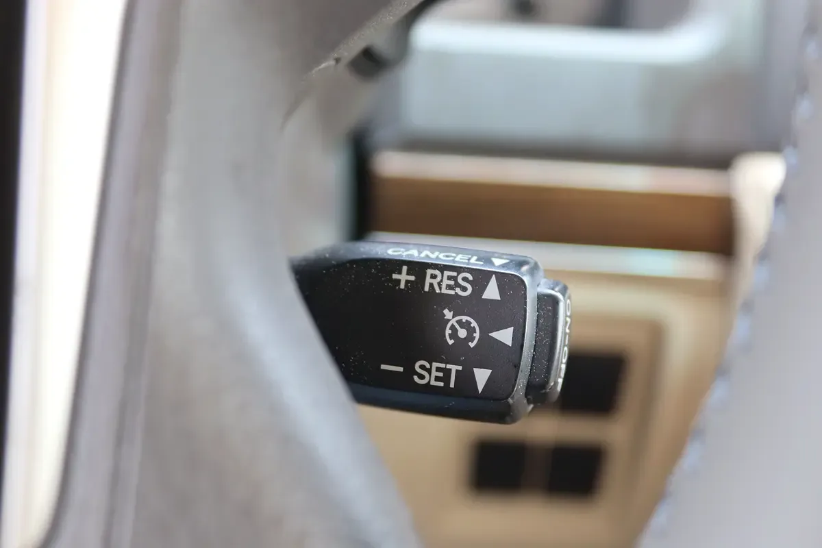 Toyota Land Cruiser 4.6 AT AWD (309 hp) - 18