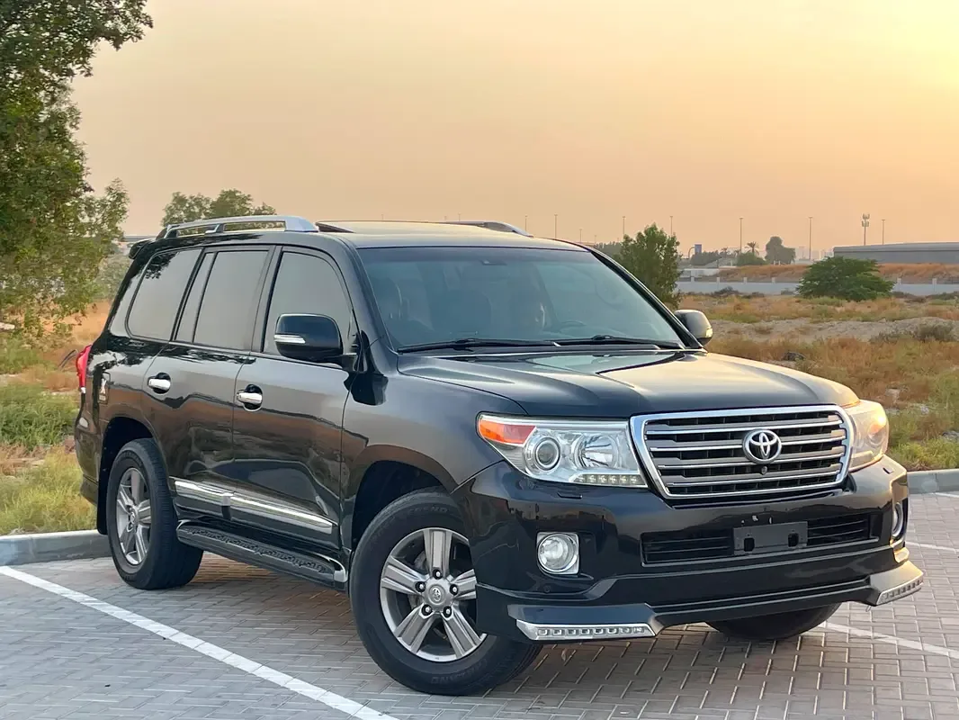 Toyota Land Cruiser 5.7 AT 4WD (381 hp)