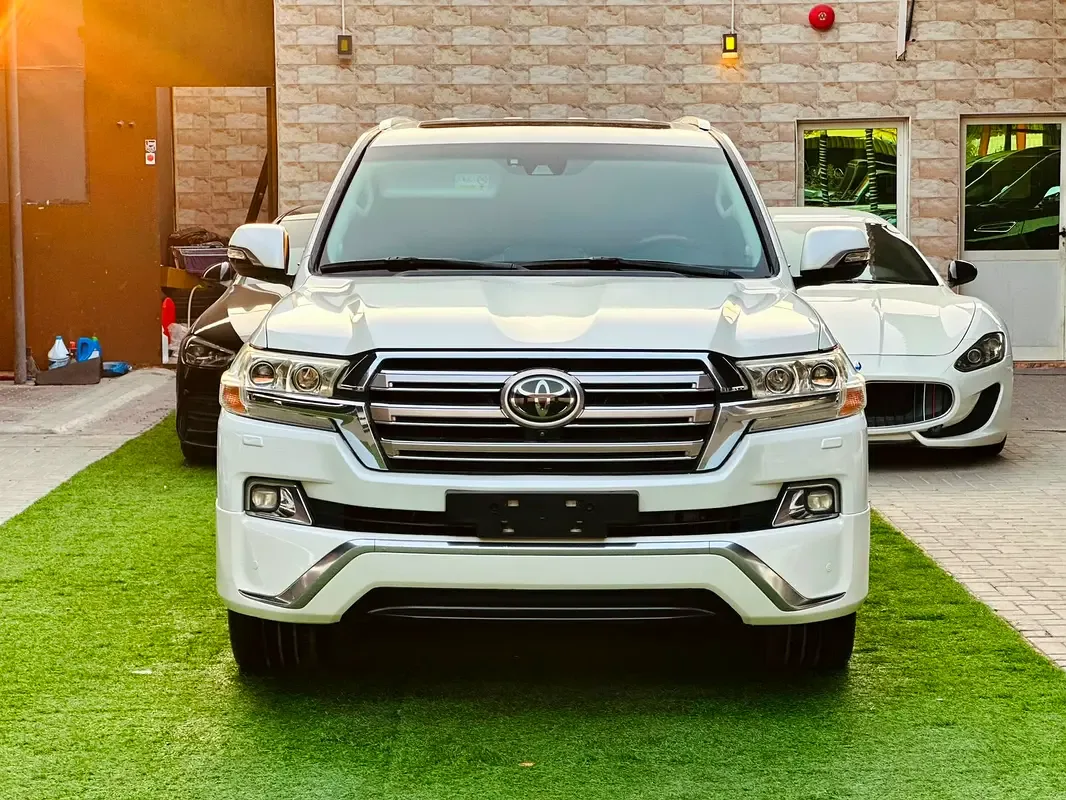 Toyota Land Cruiser 5.7 AT 4WD (381 hp)