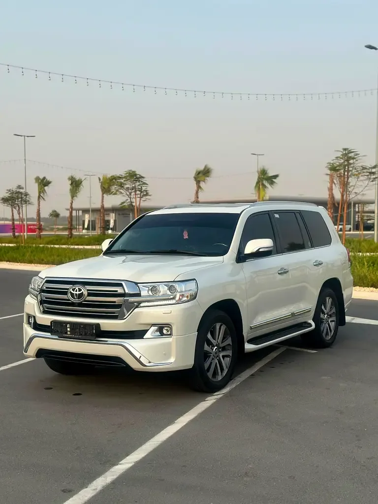 Toyota Land Cruiser 5.7 AT 4WD (381 hp)