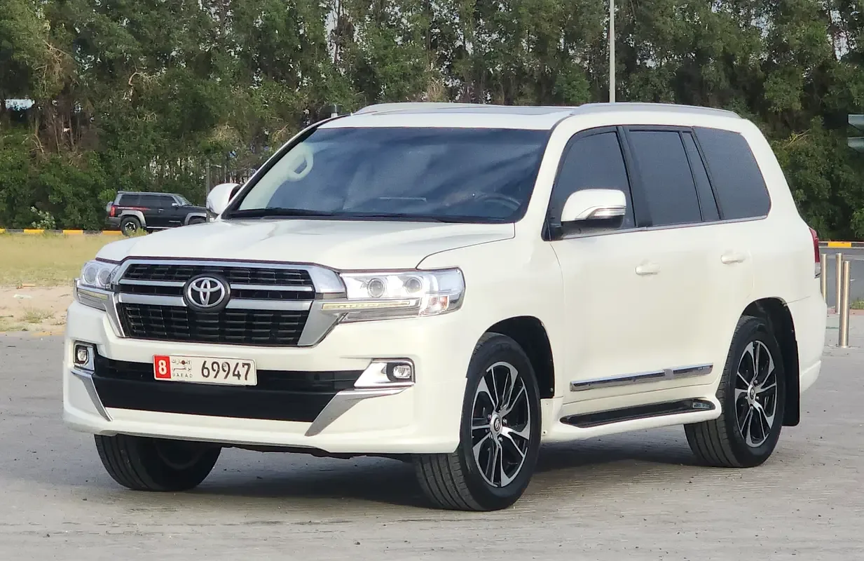 Toyota Land Cruiser 5.7 AT 4WD (381 hp)