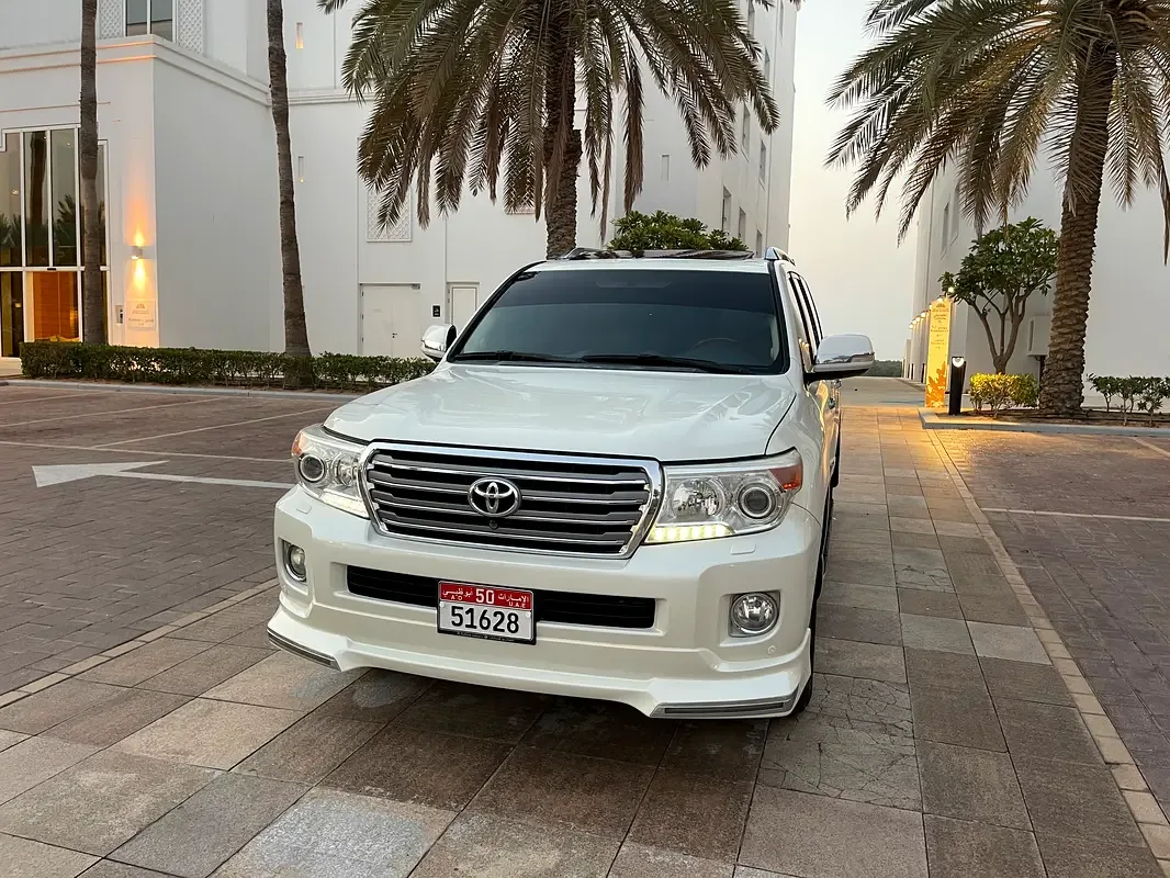 Toyota Land Cruiser 5.7 AT 4WD (381 hp)