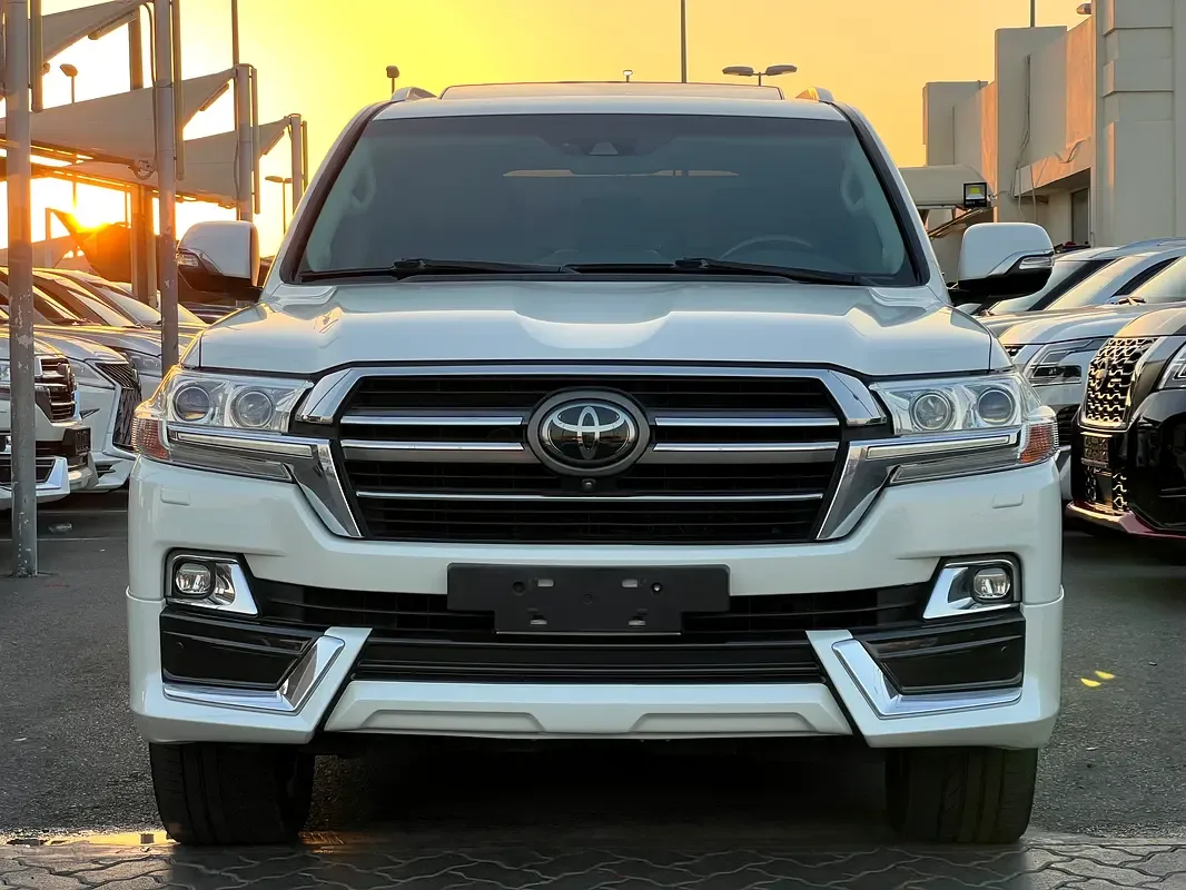Toyota Land Cruiser 5.7 AT 4WD (381 hp)