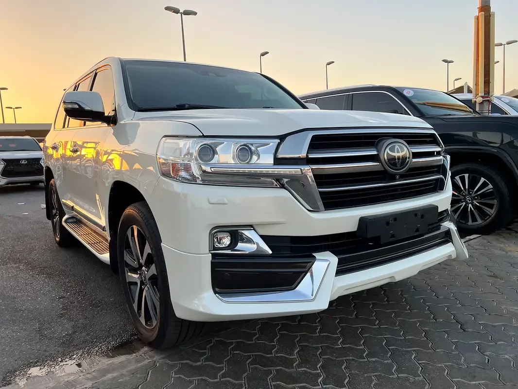 Toyota Land Cruiser 5.7 AT 4WD (381 حصان) - 3