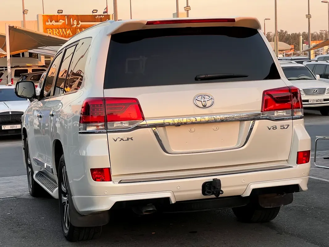Toyota Land Cruiser 5.7 AT 4WD (381 حصان) - 7
