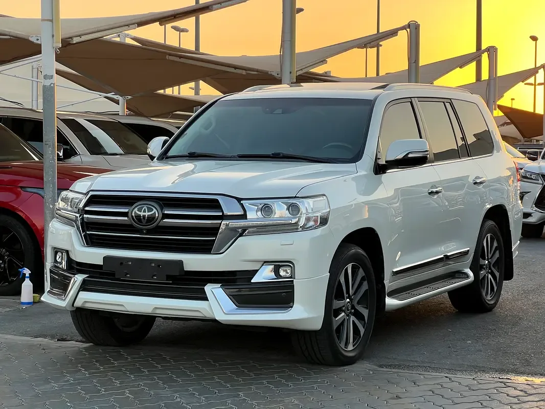 Toyota Land Cruiser 5.7 AT 4WD (381 حصان) - 6
