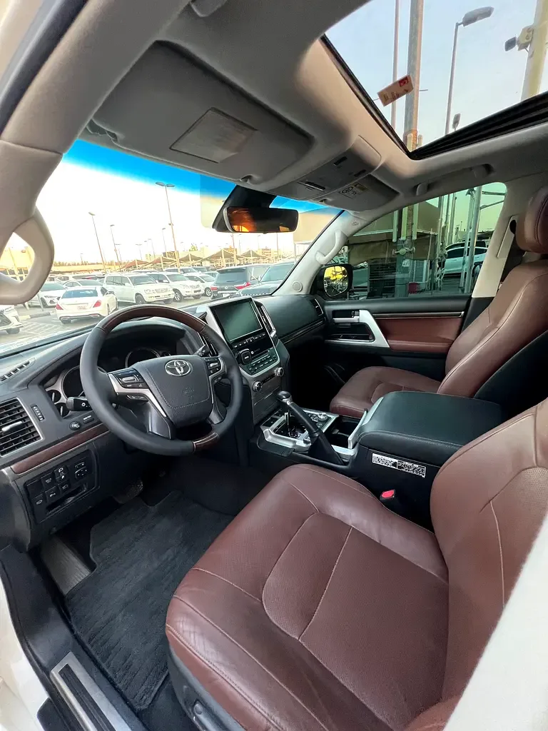 Toyota Land Cruiser 5.7 AT 4WD (381 حصان) - 16