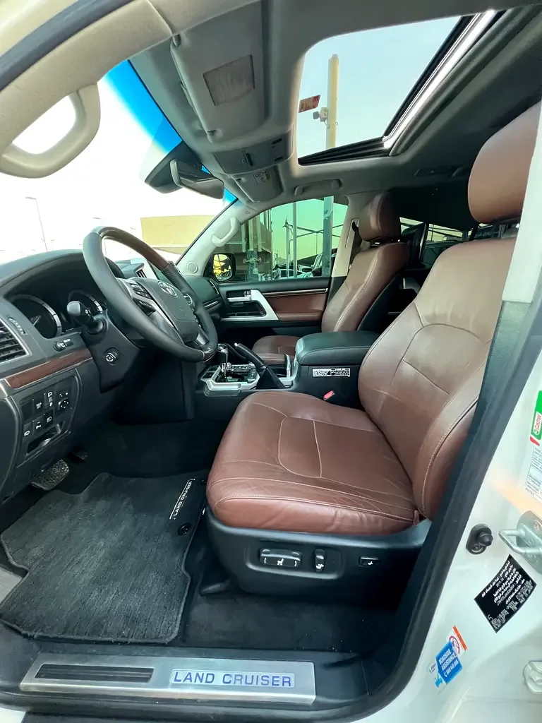 Toyota Land Cruiser 5.7 AT 4WD (381 حصان) - 15