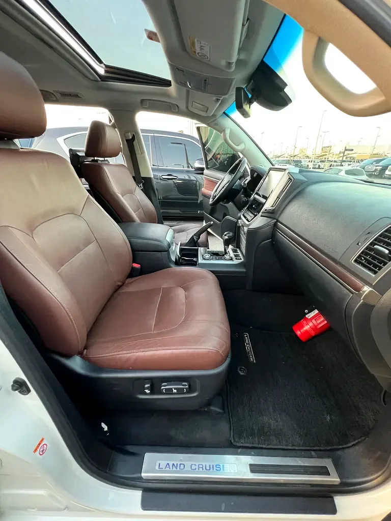 Toyota Land Cruiser 5.7 AT 4WD (381 حصان) - 20