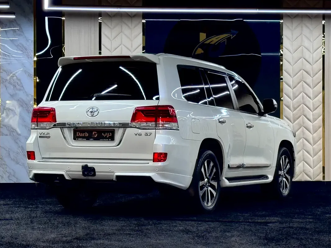 Toyota Land Cruiser 5.7 AT 4WD (381 hp) - 3