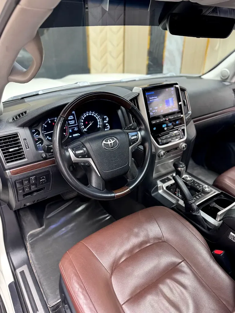 Toyota Land Cruiser 5.7 AT 4WD (381 hp) - 5